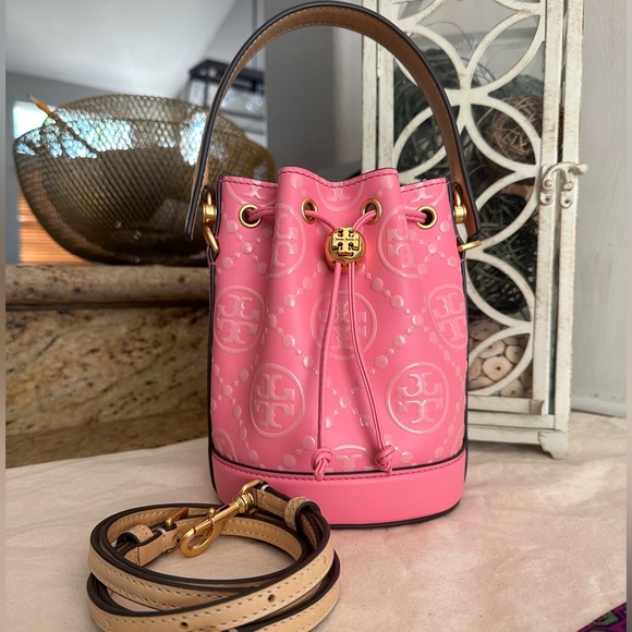 New Tory Burch MONOGRAM CONTRAST EMBOSSED MINI BUCKET BAG ROSE PINK MULTI - Picture 1 of 12